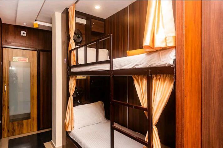 Almas Dormitory 24 Hours Aircondition Mumbai Bagian luar foto